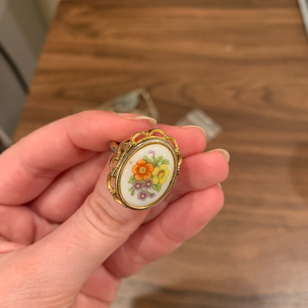 Locket flower ring